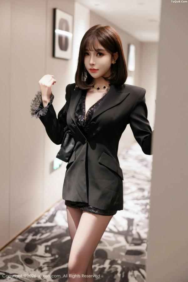   [XiuRen]高清写真图 2026.01.27 No.11281 莉芝荔枝 黑色西服第7张图片